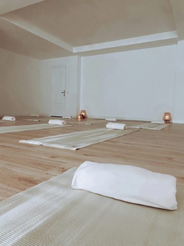 Alirayoga · Alira Studio