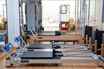 Pilates & Yoga Vertebrasana