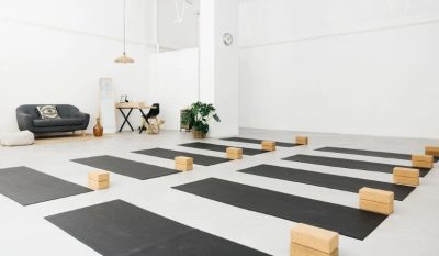 Satya Yoga Studio | Clases de Yoga y meditación en Sant Adrià, Barcelona